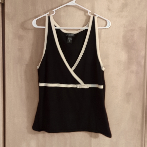 NY & Co Black and White Shirt with Bow Detail Large - Picture 3 of 3